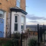 Kitson House - Sea Views, 1 Min Walk To Harbour