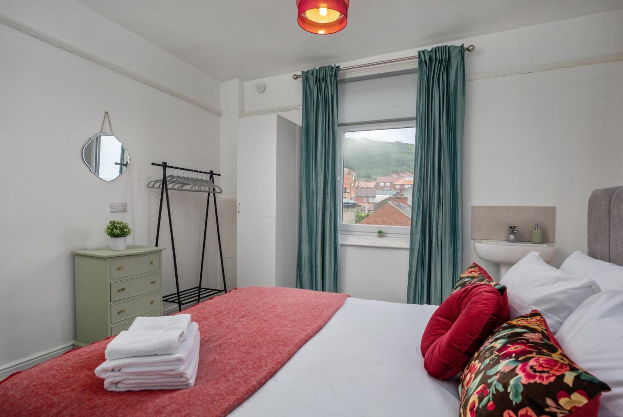 Kitson House - Sea Views, 1 Min Walk To Harbour Holiday home *