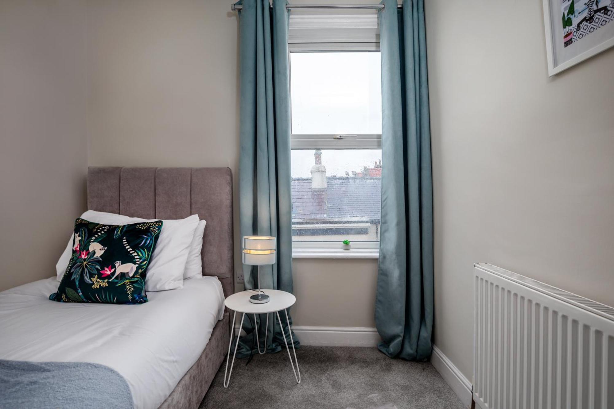 Kitson House - Sea Views, 1 Min Walk To Harbour *