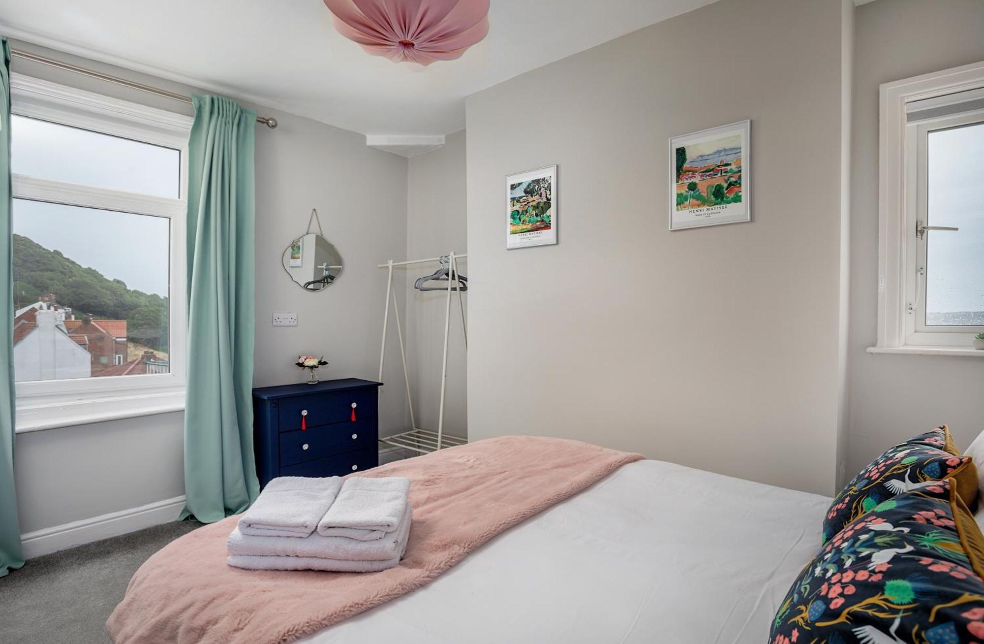 Kitson House - Sea Views, 1 Min Walk To Harbour Holiday home Scarborough