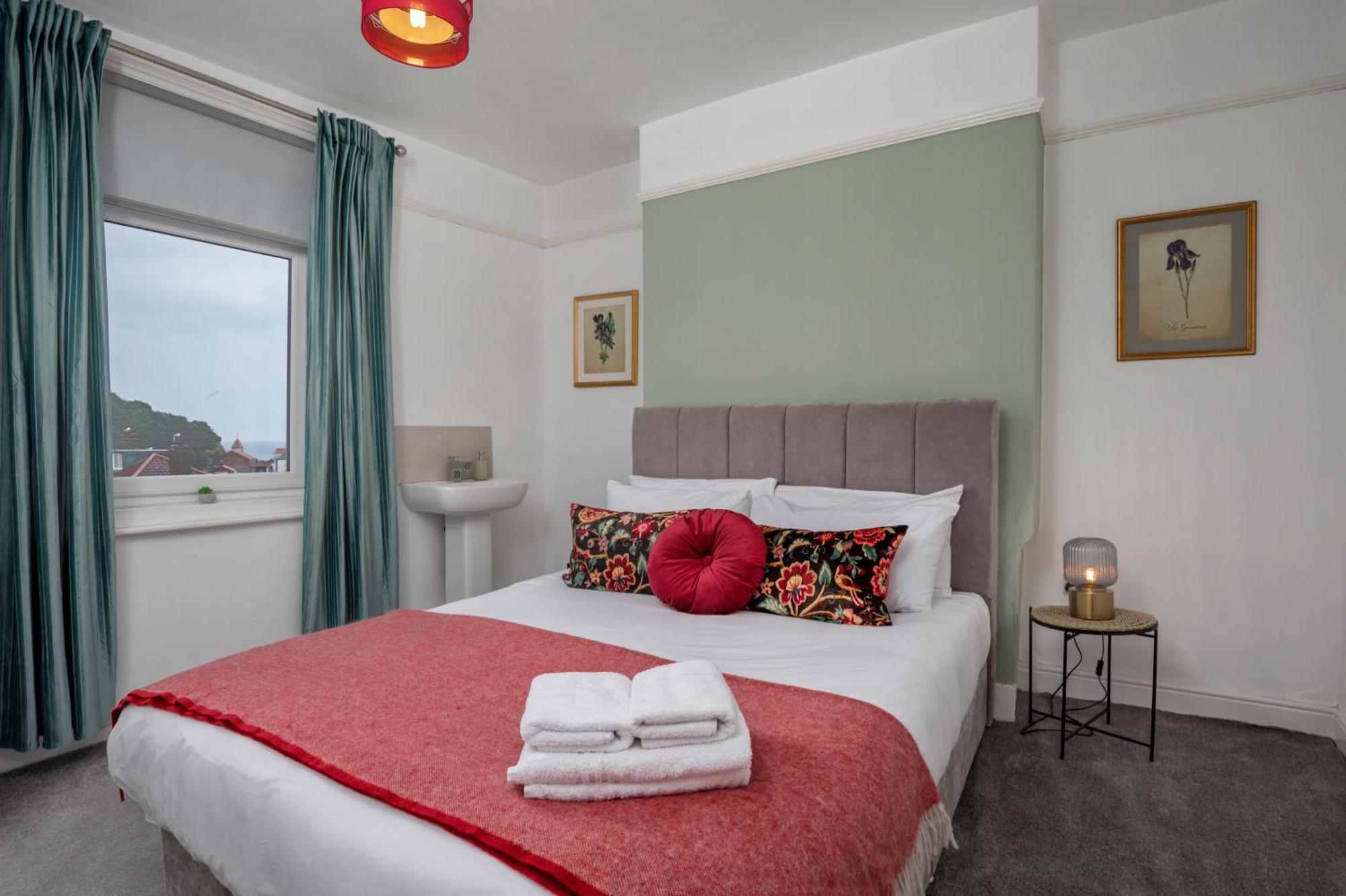 Kitson House - Sea Views, 1 Min Walk To Harbour Scarborough