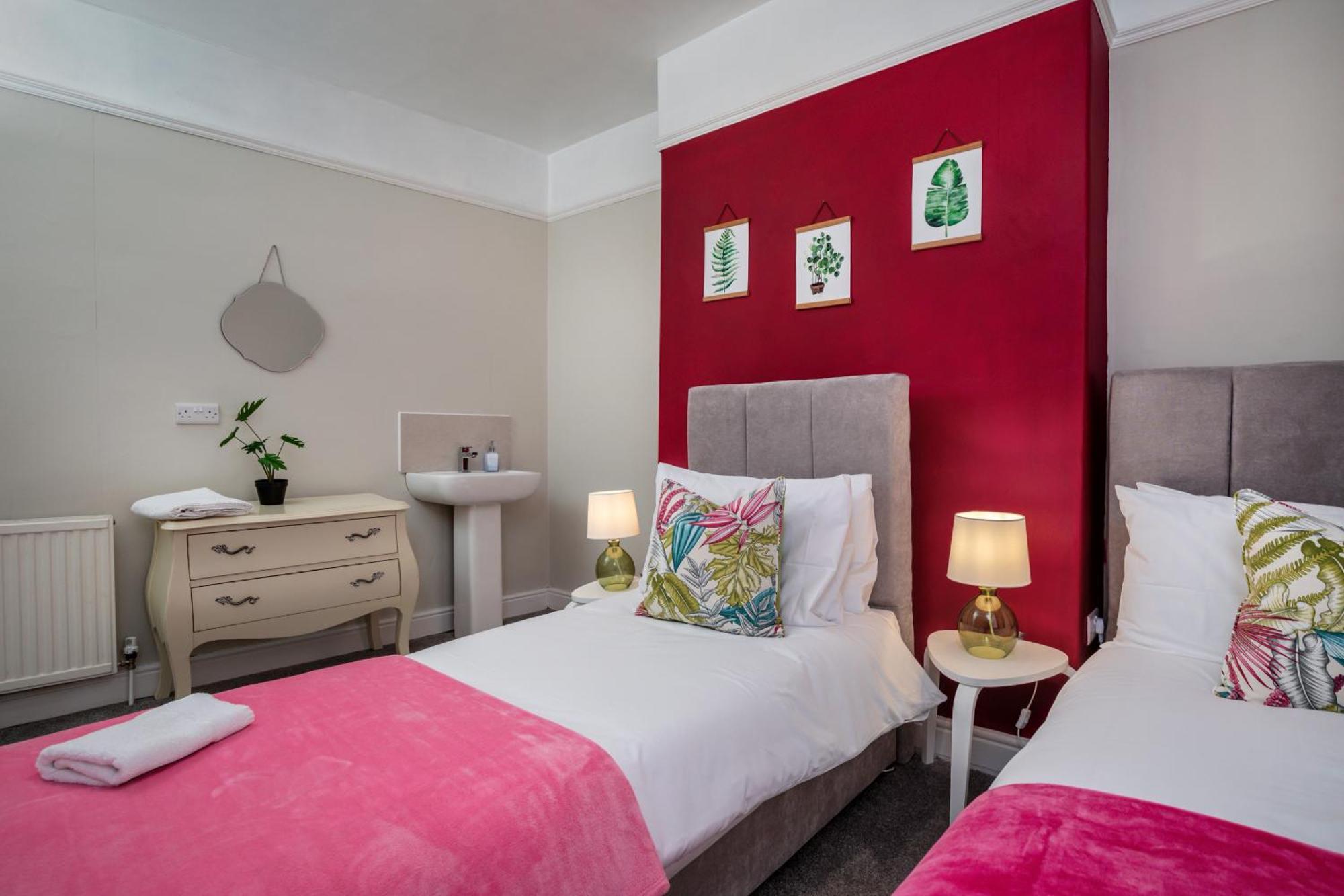 Kitson House - Sea Views, 1 Min Walk To Harbour Holiday home Scarborough