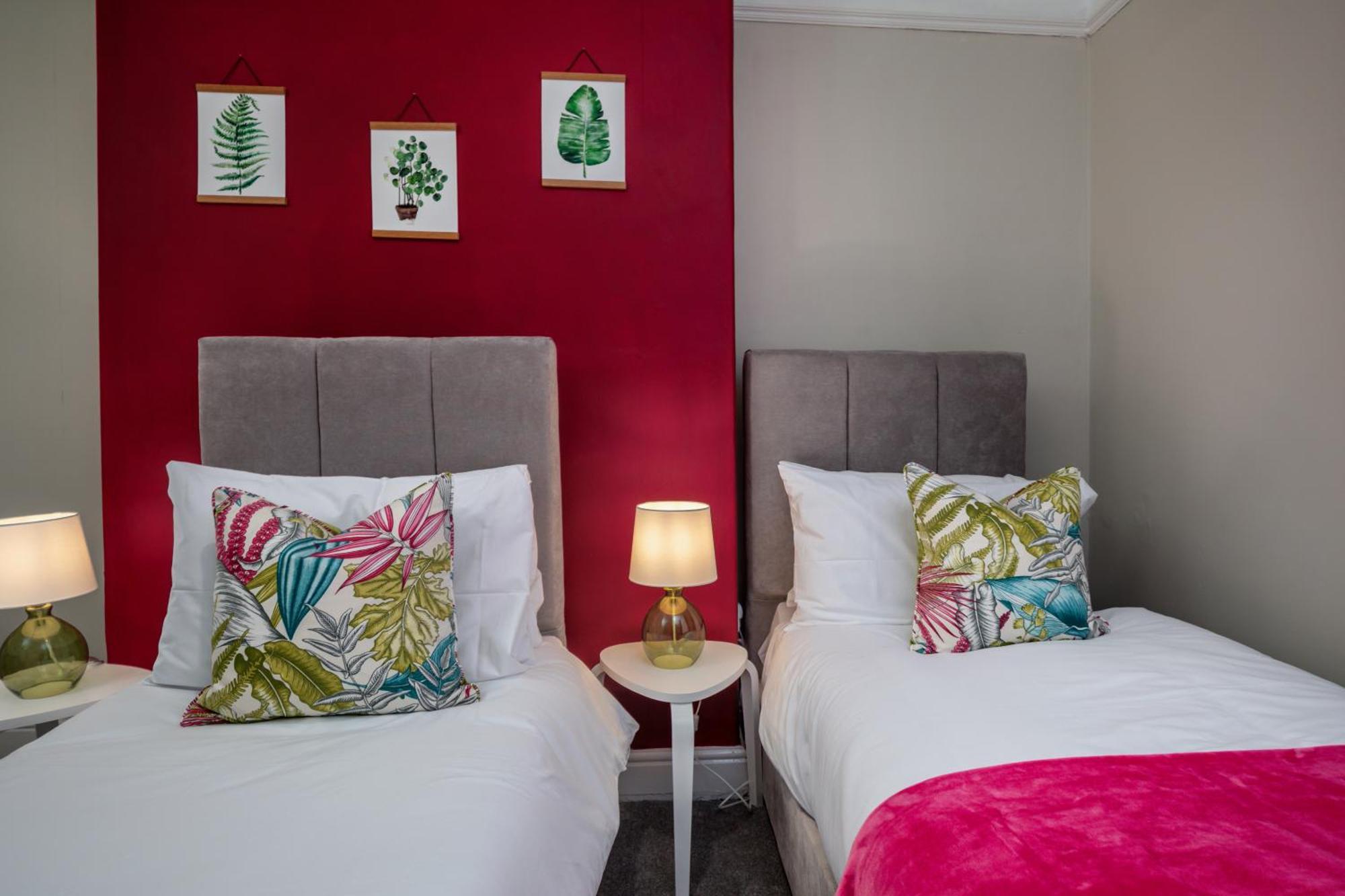 Kitson House - Sea Views, 1 Min Walk To Harbour Holiday home *