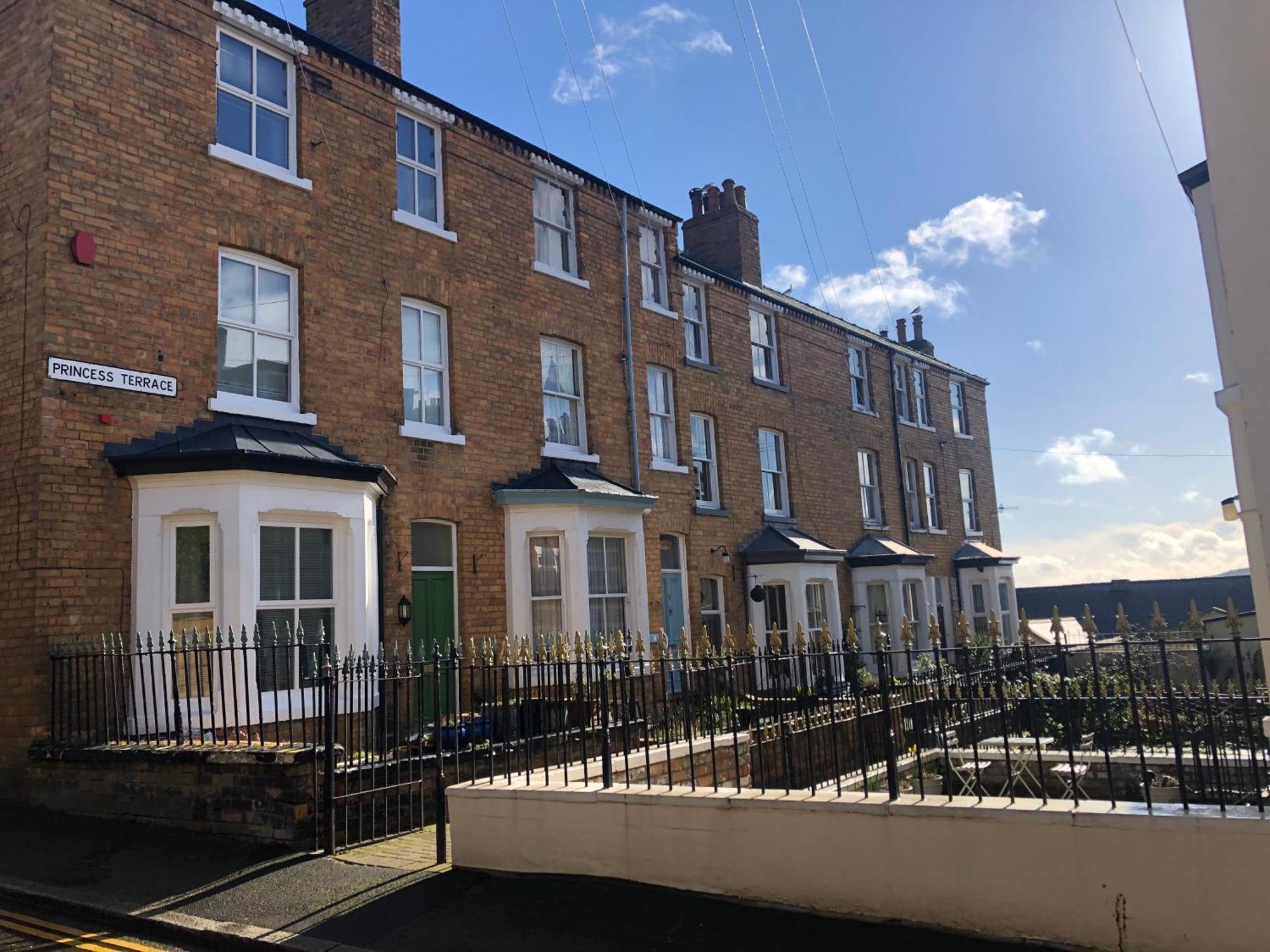 Kitson House - Sea Views, 1 Min Walk To Harbour Holiday home Scarborough