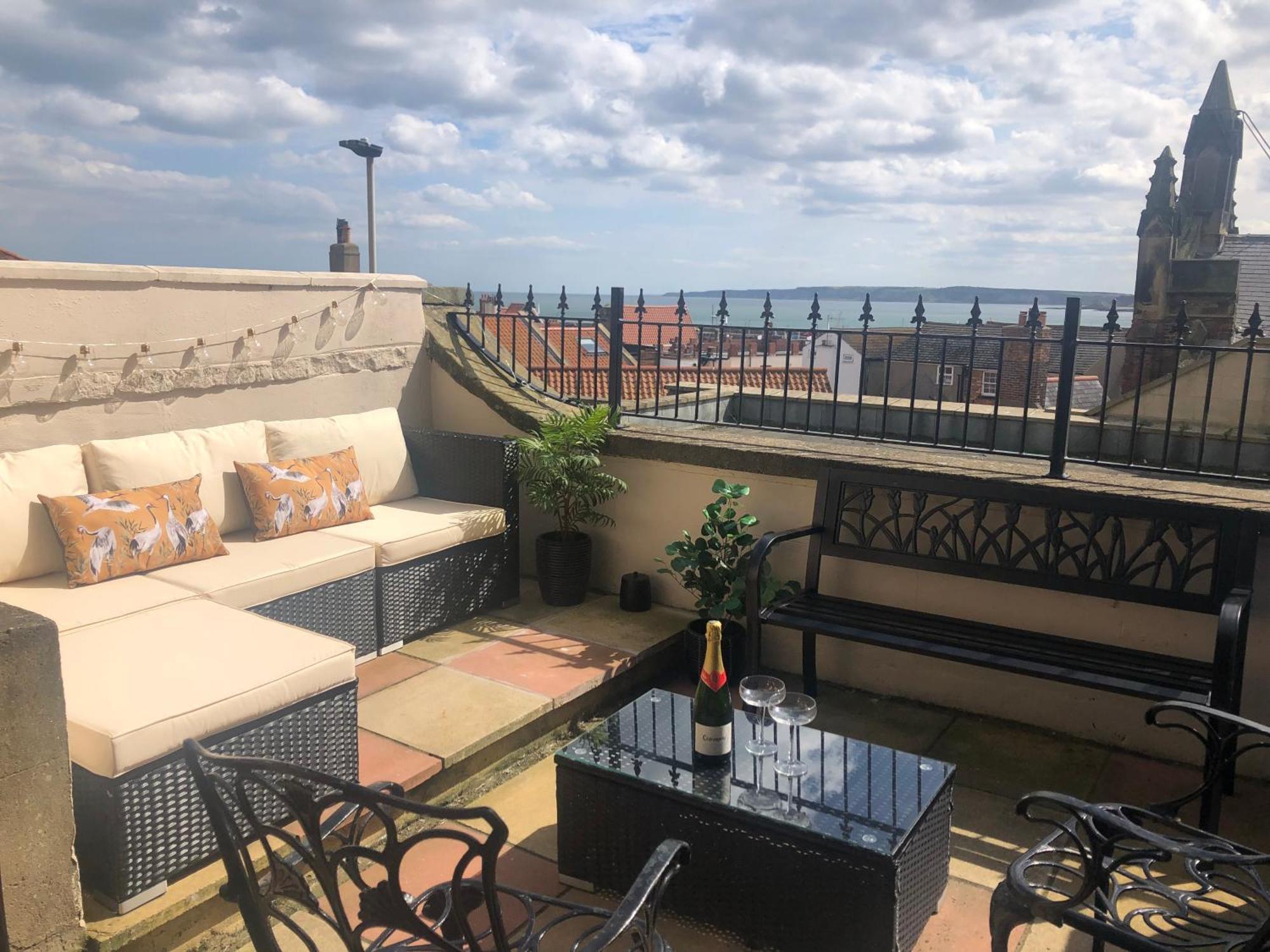 Kitson House - Sea Views, 1 Min Walk To Harbour * Scarborough
