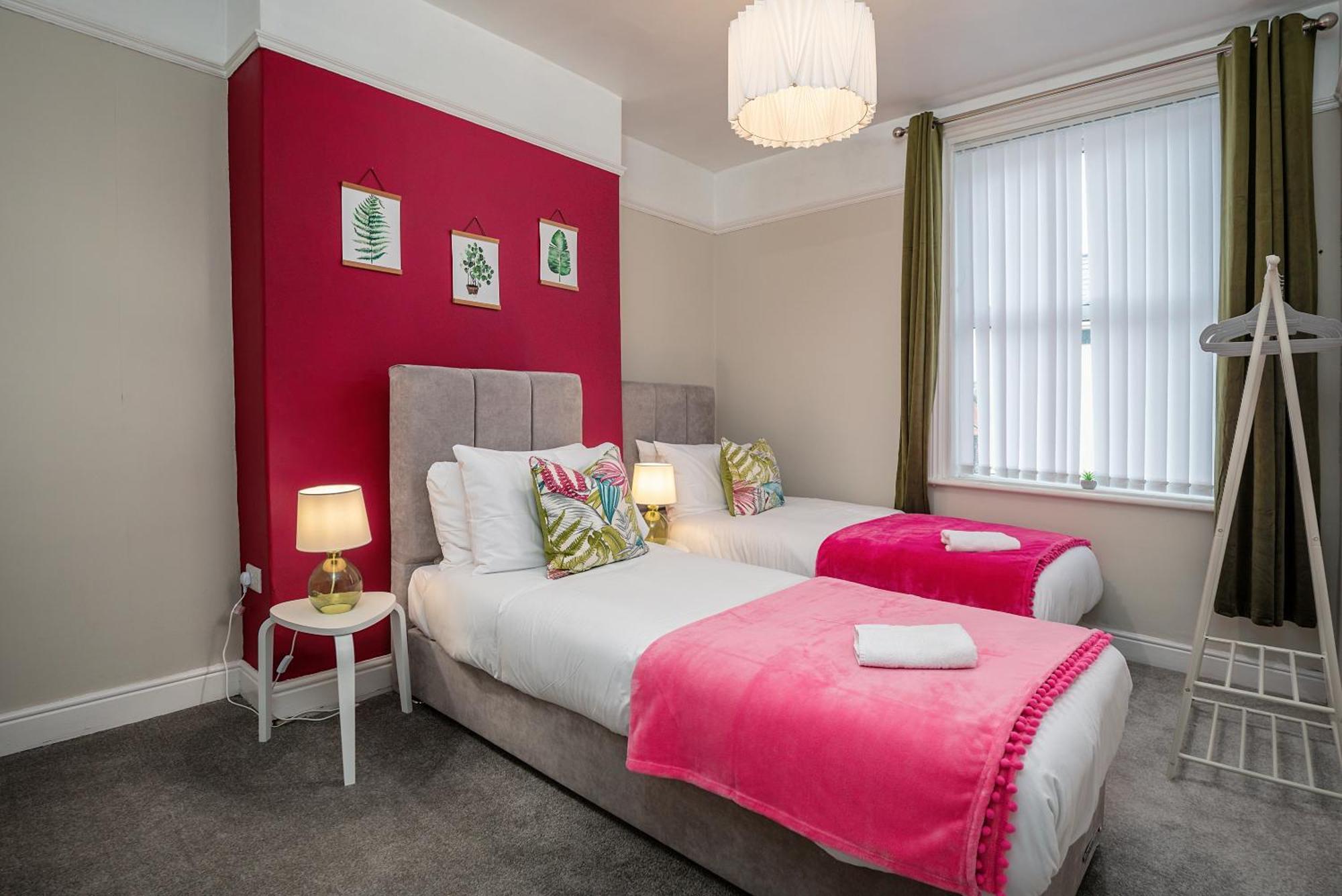 Holiday home Kitson House - Sea Views, 1 Min Walk To Harbour *