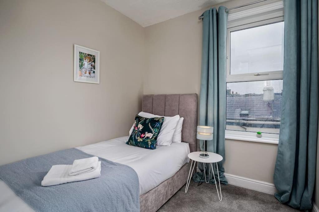 Kitson House - Sea Views, 1 Min Walk To Harbour Holiday home
