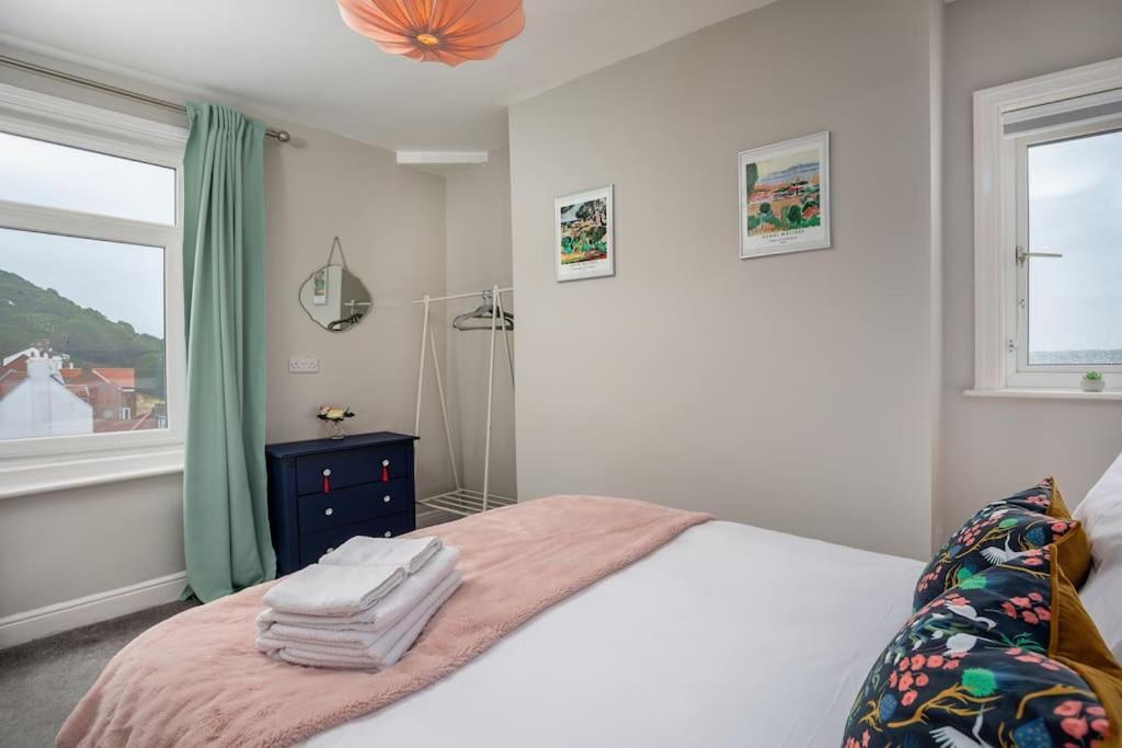 Kitson House - Sea Views, 1 Min Walk To Harbour Holiday home Scarborough