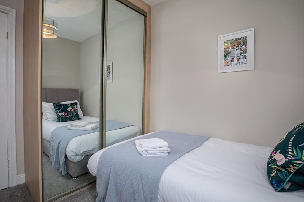 Kitson House - Sea Views, 1 Min Walk To Harbour