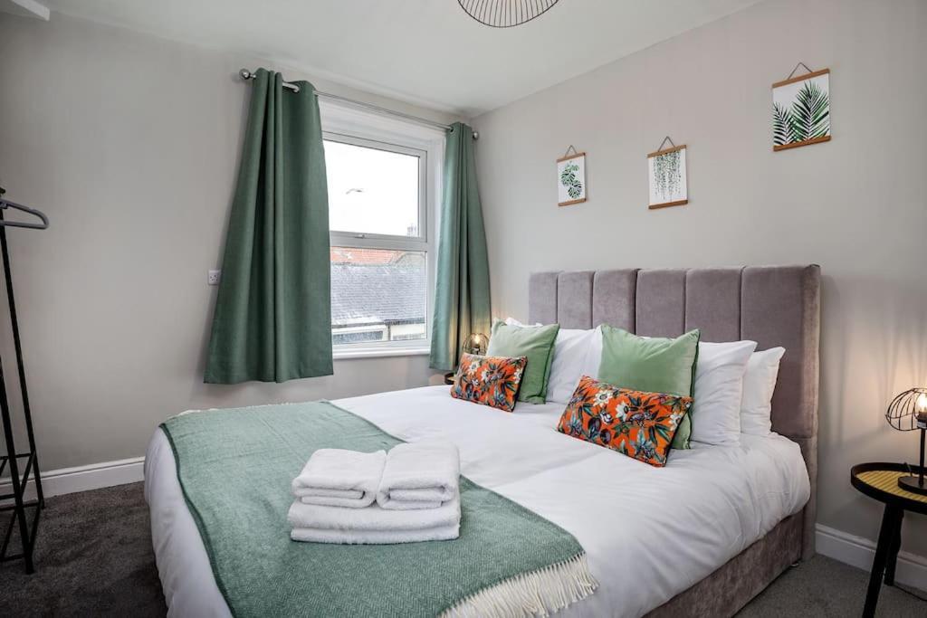Kitson House - Sea Views, 1 Min Walk To Harbour Scarborough