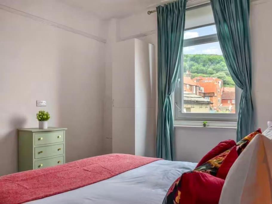 Kitson House - Sea Views, 1 Min Walk To Harbour Holiday home