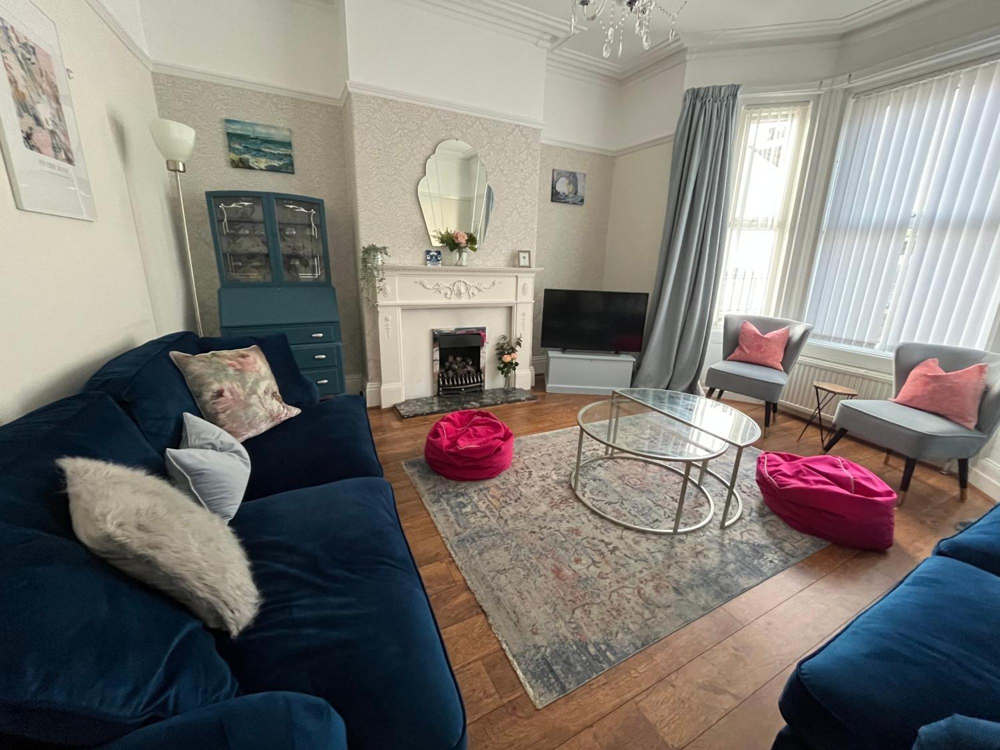 Kitson House - Sea Views, 1 Min Walk To Harbour *